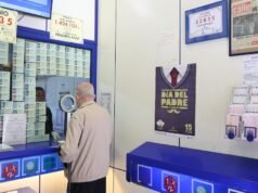 O apostador da lotaria acusado na Galiza de dar bilhetes no valor de 4,7 milhões de euros está a ser julgado: pedem seis anos de prisão.