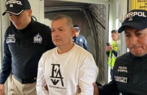 O ex-líder militar colombiano foi sequestrado na Venezuela após anos de fuga: será julgado por crimes contra a humanidade.