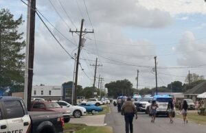 Um motorista colidiu com uma multidão durante um desfile na Louisiana: pelo menos 15 ficaram feridos