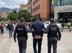 Eles prenderam 11 pessoas por peculato em diversas partes do país.