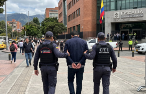 Eles prenderam 11 pessoas por peculato em diversas partes do país.