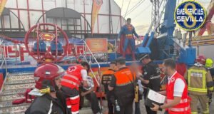 Pânico na Feira de Sevilha: quatro feridos quando a corda do ‘estilingue’ se rompe