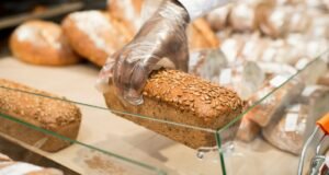 O pão é o novo alimento mais valioso do supermercado: metade ainda prefere comprá-lo na padaria