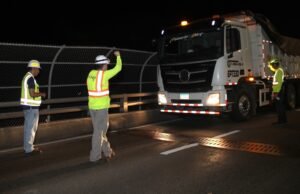 Dois caminhões e 24 sensores: é assim que o Panamá avalia a segurança da Ponte das Américas após a explosão do tanque.