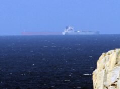 O governo iraniano diz que fechou novamente o Estreito de Ormuz