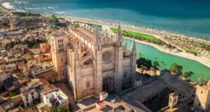 último fim de semana de maio de 2026: Sevilha e Palma lideram os destinos preferidos dos espanhóis com voos mais baratos que no ano passado