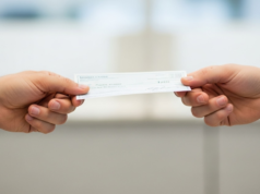 Um ex-tesoureiro do Serviço Hidrográfico Naval foi condenado por desvio de fundos públicos.