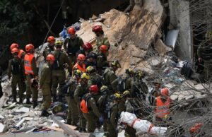 Um míssil iraniano atinge um prédio na cidade israelense de Haifa: quatro mortos e muitos feridos