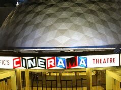Um protesto do centro Cinerama Dome foi fechado pela polícia na sexta-feira