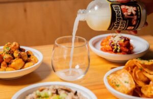 5 restaurantes coreanos e lojas de garrafas para experimentar makgeolli em Los Angeles