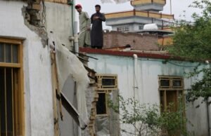 Inundações e deslizamentos de terra provocados por fortes chuvas no Afeganistão matam 77 pessoas em 10 dias, dizem as autoridades.