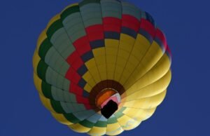 13 pilotos de balão de ar quente seguros após pouso de emergência no quintal de Temecula