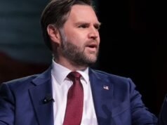 Quando Vance realizou um comício com o Turning Point, alguns apoiadores clamavam pela guerra, pelos memes e pela guerra de Trump.