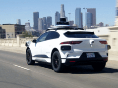 Como Waymo e Waze estão ajudando a resolver o problema dos buracos em Los Angeles