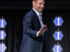 O deputado Eric Swalwell enfrenta apelos para renunciar após suposta agressão