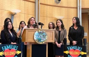 Mulher da Califórnia volta para casa depois que o governo Trump a deporta para o México