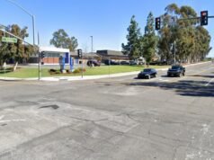 Um adolescente de OC andando em uma motocicleta elétrica feriu um homem de 81 anos. A mãe do adolescente agora enfrenta acusações criminais