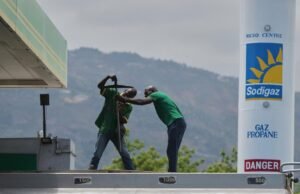 Os haitianos ficaram sem alimentos escassos devido ao aumento dos preços do petróleo