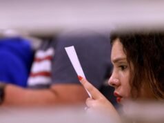 Especialistas eleitorais da Califórnia estão soando o alarme porque as cédulas foram rejeitadas quatro vezes