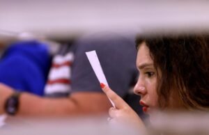 Especialistas eleitorais da Califórnia estão soando o alarme porque as cédulas foram rejeitadas quatro vezes