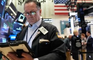 Petróleo cai abaixo de US$ 95 enquanto Dow Jones sobe 1.300 pontos em recuperação global após cessar-fogo com o Irã