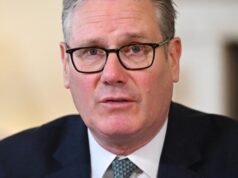 Starmer rejeitou apelos para renunciar devido à nomeação de Mandelson à medida que a pressão aumenta