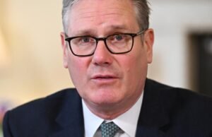 Starmer rejeitou apelos para renunciar devido à nomeação de Mandelson à medida que a pressão aumenta