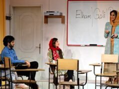 Enquanto a guerra atinge o Irã, ‘Inglês’ de Sanaz Toossi faz sua estreia em Los Angeles