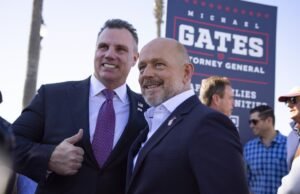 A revolução MAGA de Huntington Beach dá uma olhada em Sacramento