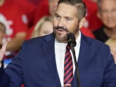 O juiz fica do lado dos funcionários eleitorais do Arizona na decisão judicial que afeta a votação intermediária