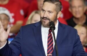 O juiz fica do lado dos funcionários eleitorais do Arizona na decisão judicial que afeta a votação intermediária