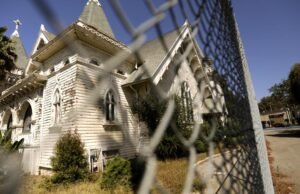 Para a Capela Wadsworth, um local histórico de 125 anos no oeste de Los Angeles, a restauração está prevista?