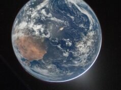 Os astronautas do Artemis II capturaram a beleza do azul brilhante da Terra ao partirem.