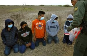 DHS aconselha crianças imigrantes a se autodeportarem até que um juiz intervenha