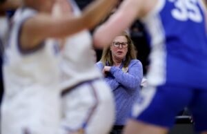 Cori Close, da UCLA, está pronta para seu momento no campeonato