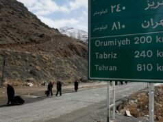 Uma viagem de 12 horas pelo Irã oferece vislumbres de destruição, resistência e vida cotidiana