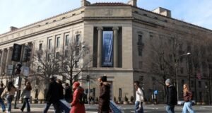 As demissões e demissões custaram tanto ao FBI quanto ao Departamento de Justiça. Eles estão tentando reconstruir