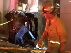 Um Corvette sai de uma rodovia do condado de Los Angeles, voando em direção a uma concessionária Maserati