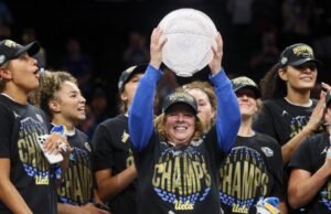 Bruising Bruins dominam a Carolina do Sul e ganham o título nacional da NCAA
