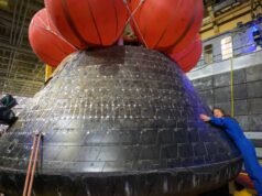 A espaçonave Artemis II da NASA voltou para casa, ao local de lançamento, após uma viagem histórica