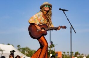 Stagecoach 2026: Como assistir Lainey Wilson, Pitbull, Teddy Swims no sábado