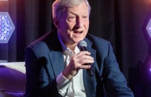 Candidato bilionário a governador da Califórnia sendo criticado por antigos interesses comerciais e riqueza