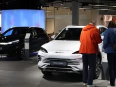 A guerra no Médio Oriente alimenta o boom global dos carros eléctricos – enquanto a América
