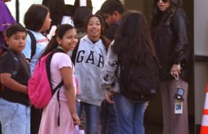 O declínio nas matrículas em escolas públicas foi particularmente grave em LAUSD e no condado de LA