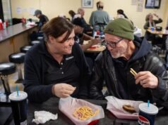 Os pioneiros do smashburger da Califórnia estão à venda, mas ainda os limpam