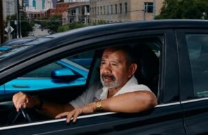 Os preços da gasolina na Califórnia estão tirando os motoristas de Uber e Lyft das estradas