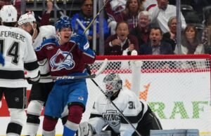 Os Kings se mantêm próximos, mas caem para um poderoso Avalanche para abrir os playoffs