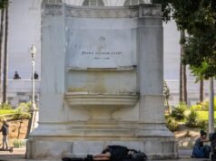 Andar pela Prefeitura de Los Angeles levanta a questão: não podemos fazer melhor?