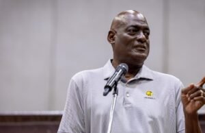 O grande Michael Cooper do Lakers foi contratado como técnico do Cal State LA