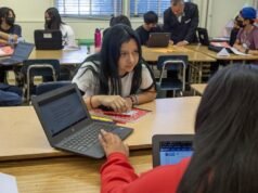 LAUSD votará na limitação do tempo de tela dos alunos